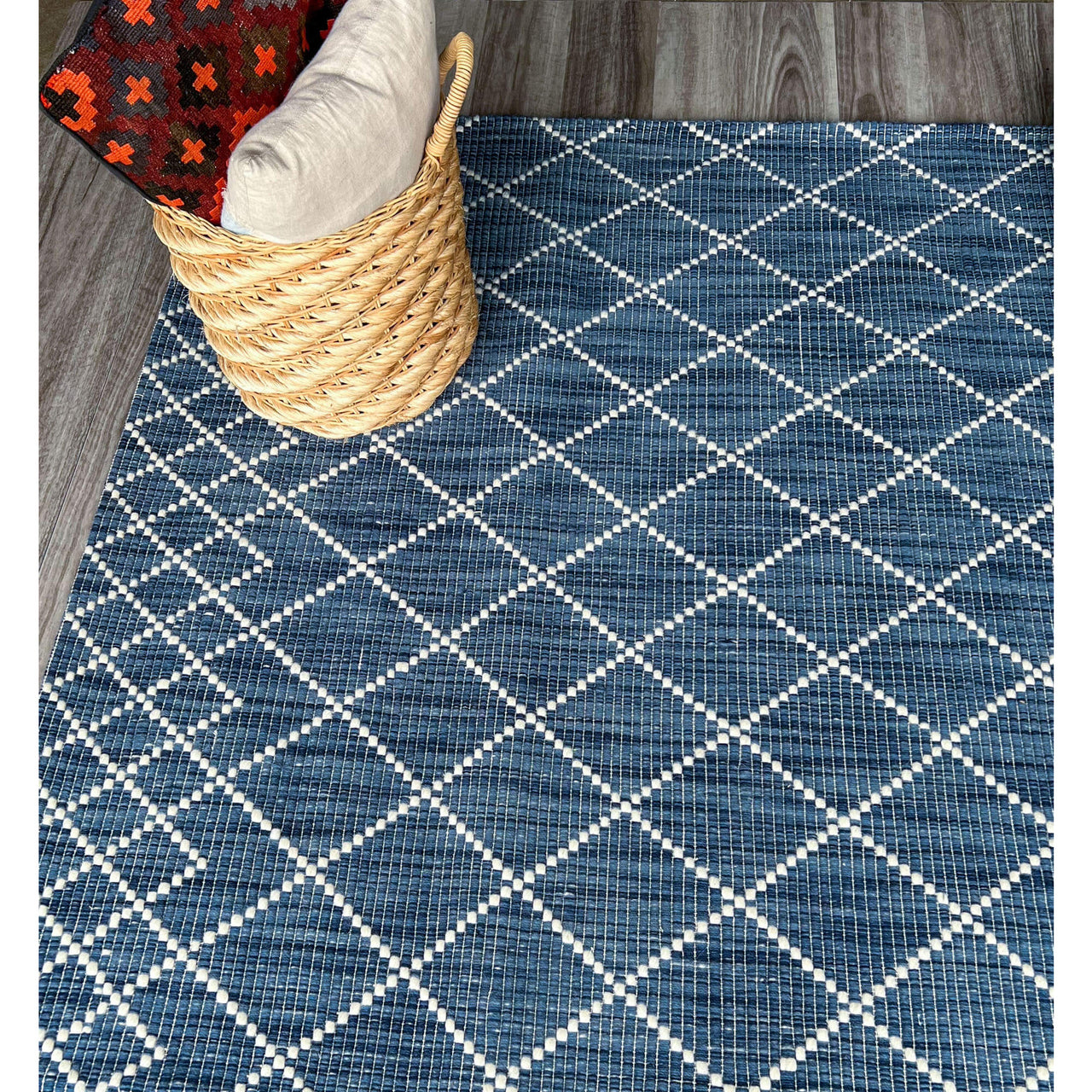 Manchester Wool Rug Manchester 3451 Blue Cross Patterned Wool Rug – Rugs Of Beauty