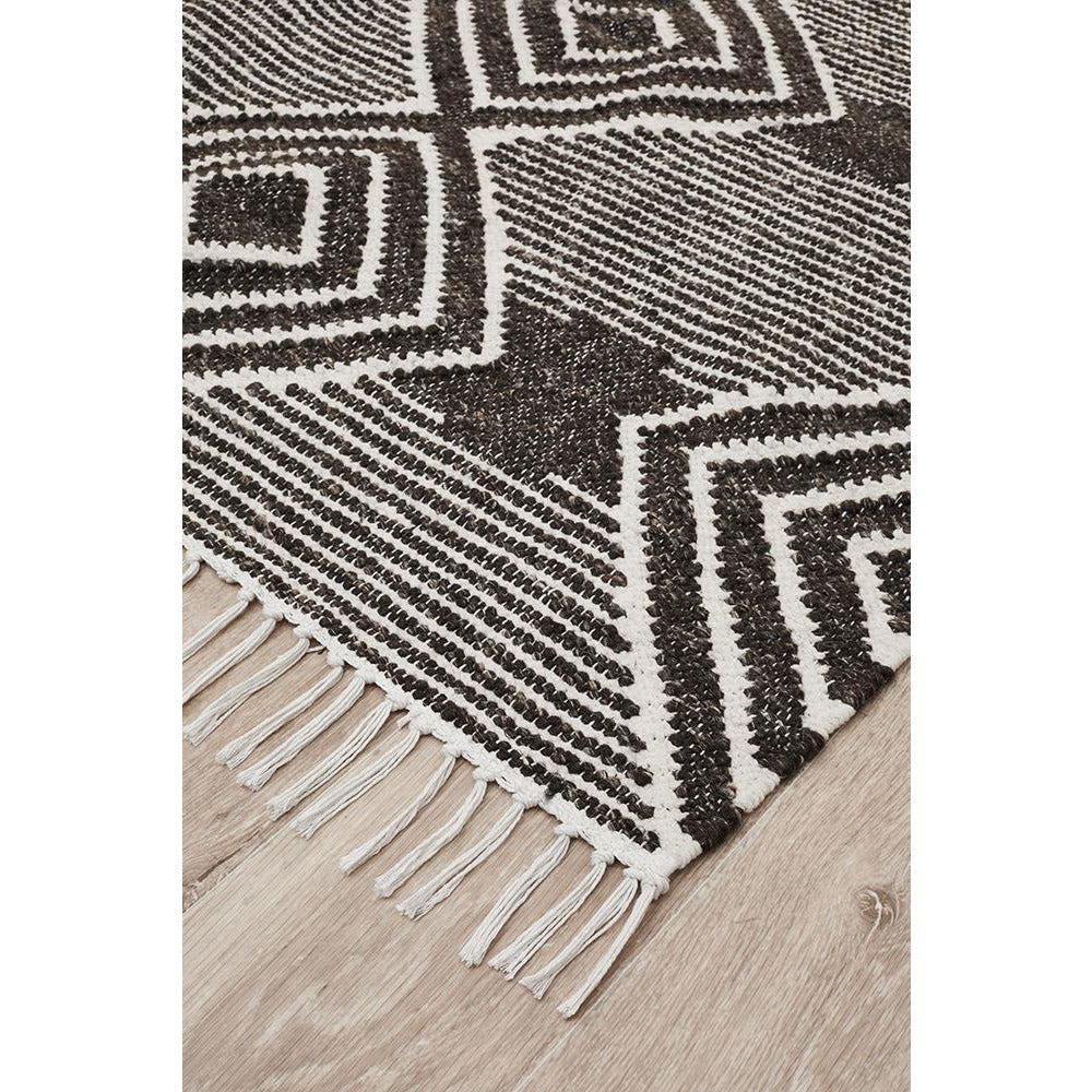Quivira 484 Charcoal Grey Beige Diamond Patterned Modern Rug - Rugs Of Beauty - 3